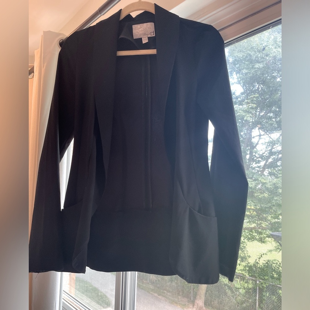 DYNAMITE LIGHT BLAZER WITH POCKETS